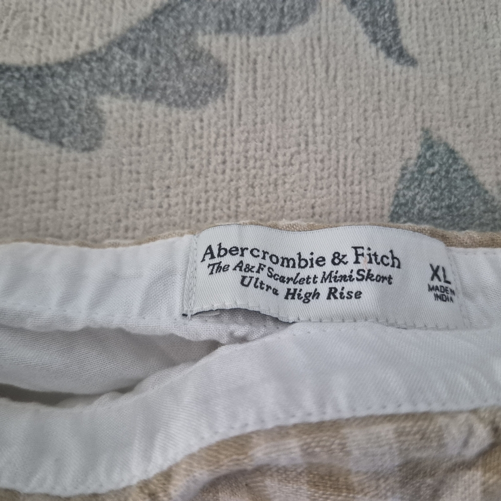 Abercrombie & Fitch Scarlet Mini Skort in Tan and White Xl